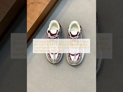 シャネルのユニセックス ダッドシューズは、メッシュとカラーブロックの厚底で身長を高く見せるカジュアルスポーツシューズで、赤いパッチワークのスポーティなスタイルでアウトドアに進出しました。