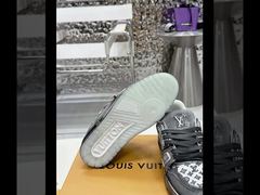 秋のメンズ太ったメンズシューズ、無地、ルイ・ヴィトンのレザー表面エンボス加工、厚底カジュアル